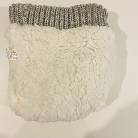 Just Cozy Lined Pom Pom Wool Winter Hat - Picture 10 of 11